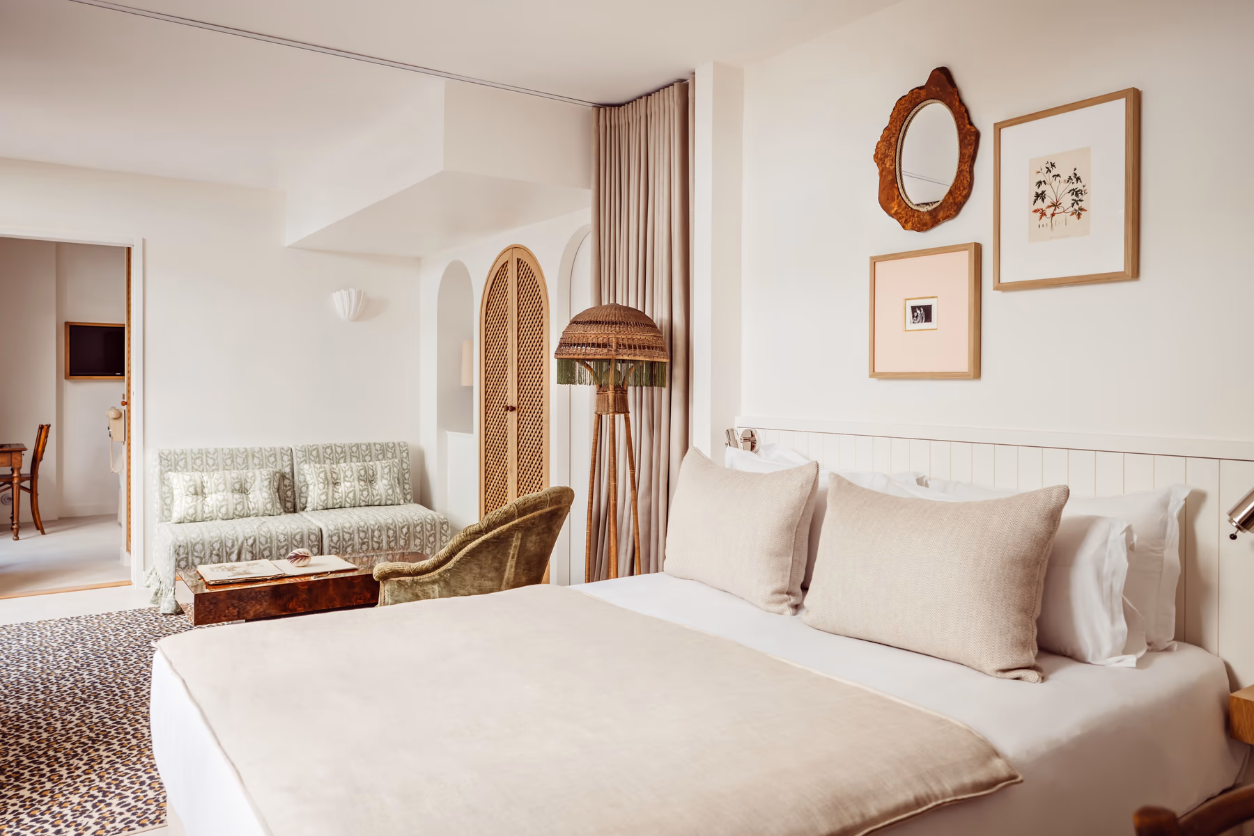 Guest bedroom