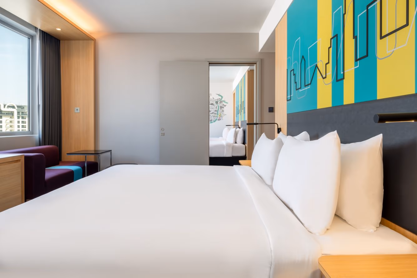 Aloft Family Room king bedroom