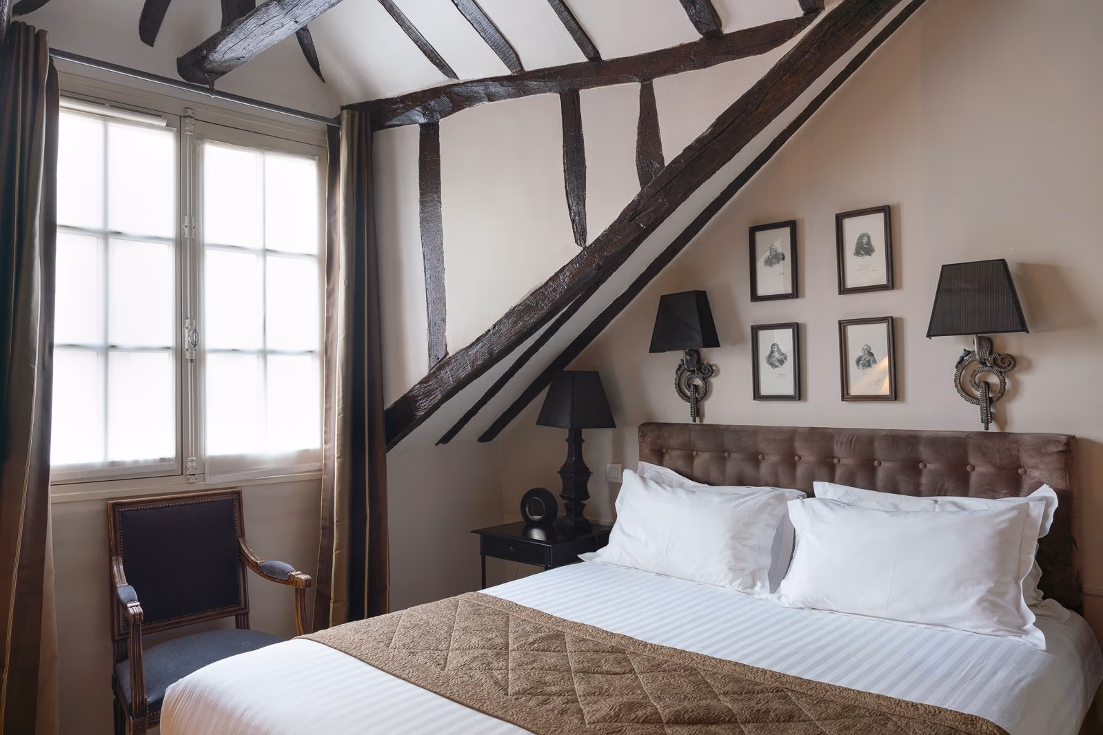 Saint-Louis Marais top-floor double room