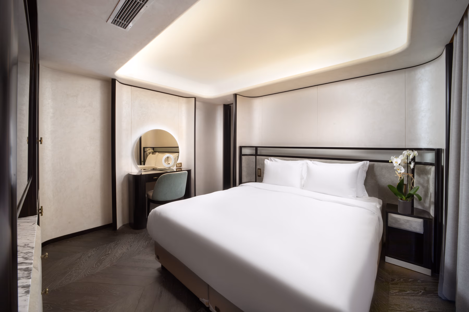 Guest bedroom